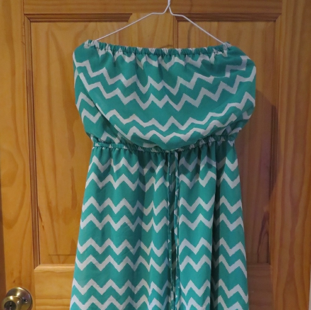Sleeveless High-Low Chevron Dress